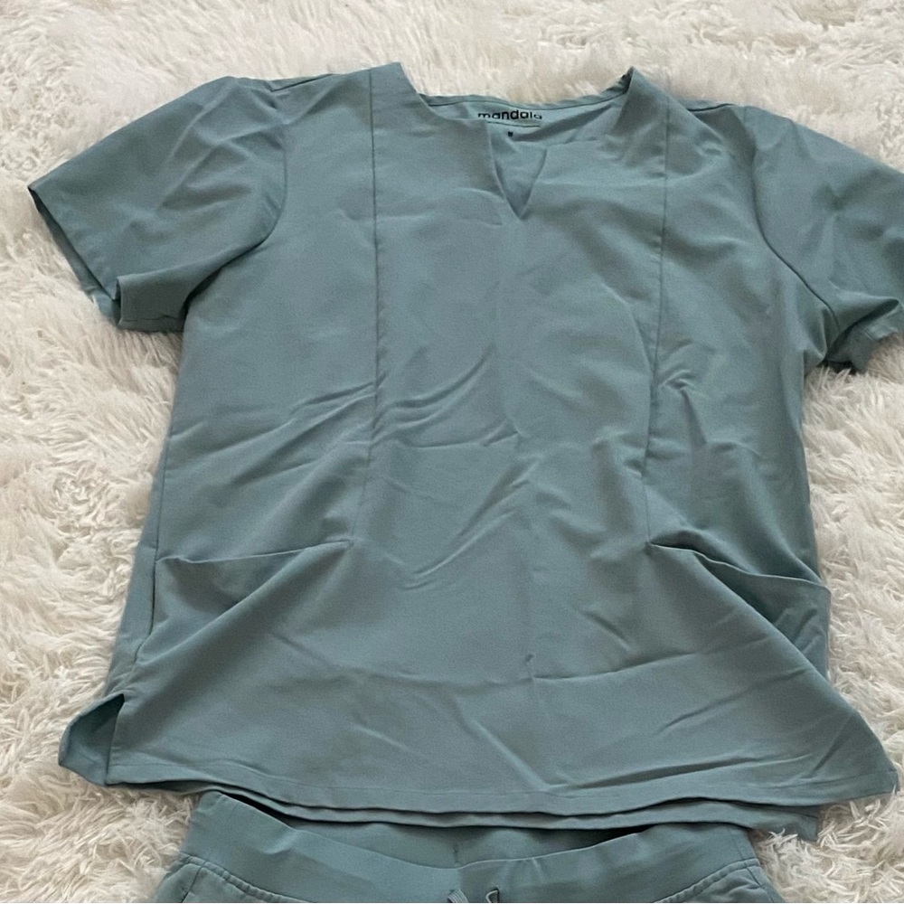 Women’s scrubs